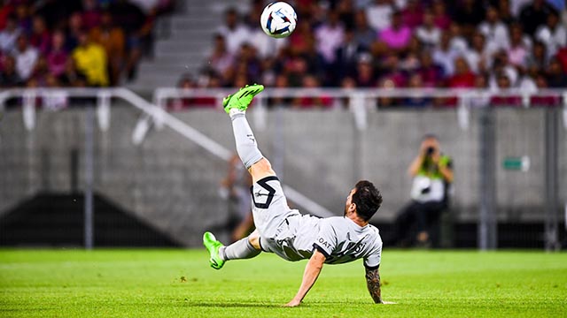 Messi marcó por duplicado en la goleada de PSG.