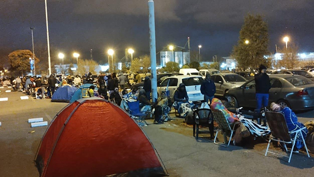 Hinchas de Boca acamparon en Salta por una entrada para el partido de Copa Argentina