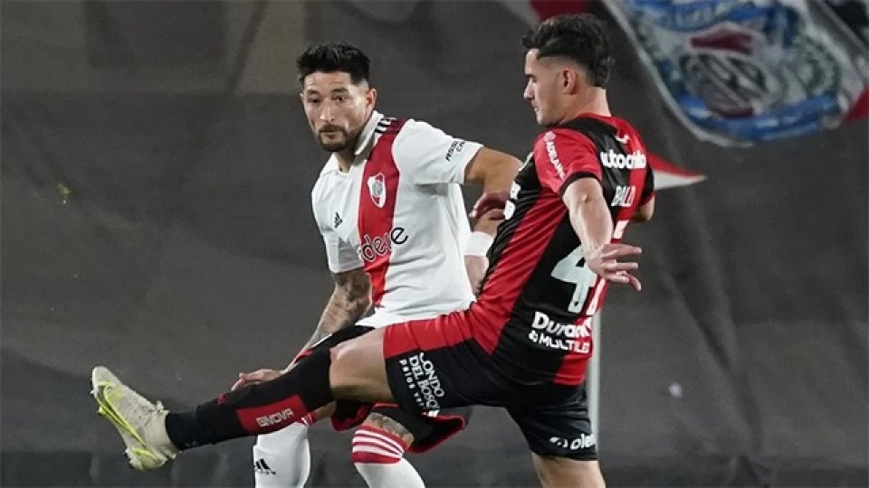 River goleó a Newell's y sigue a la expectativa.