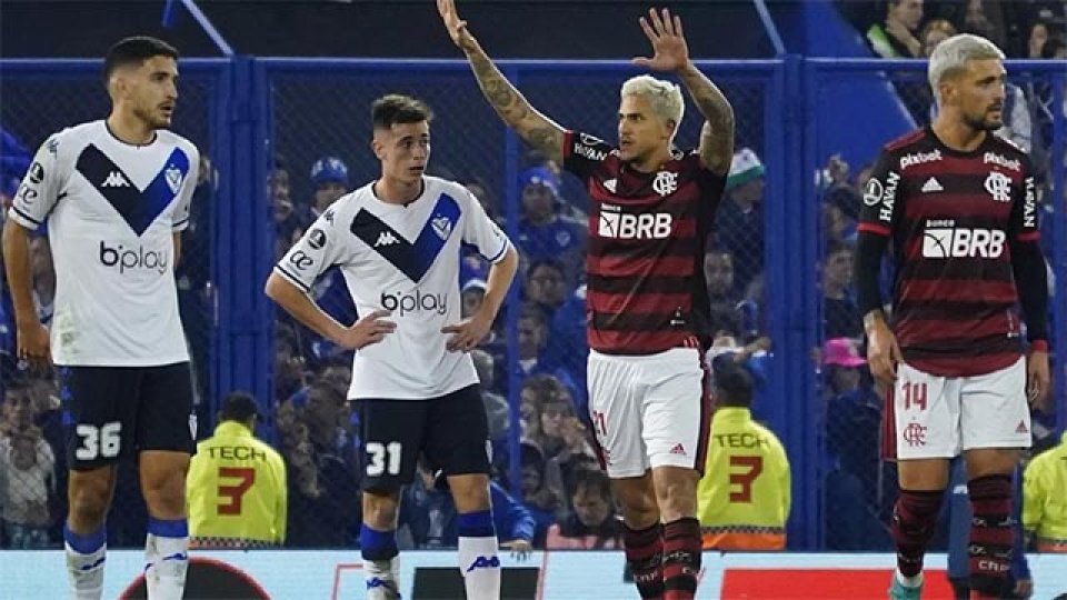 Vélez padeció una goleada ante Flamengo.