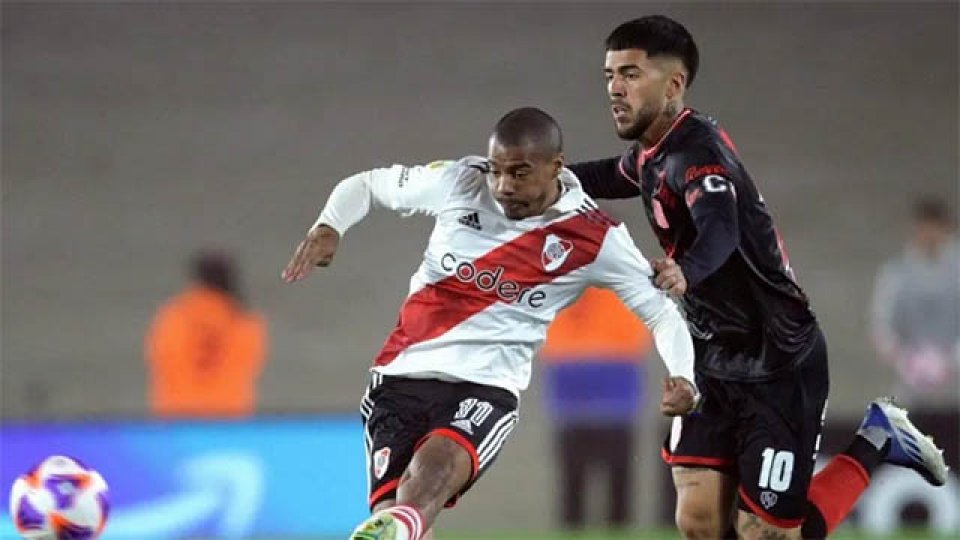 River venció a Barracas Central y se prende en la lucha por el campeonato.
