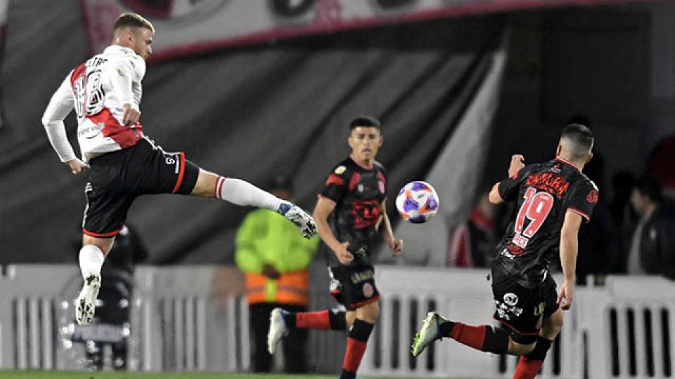 River venció a Barracas Central y se prende en la lucha por el campeonato.