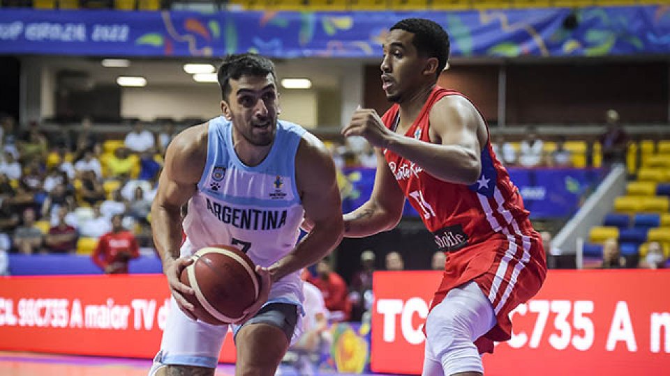 Argentina, dirigida por Pablo Prigioni, venció 99-86 a Puerto Rico.