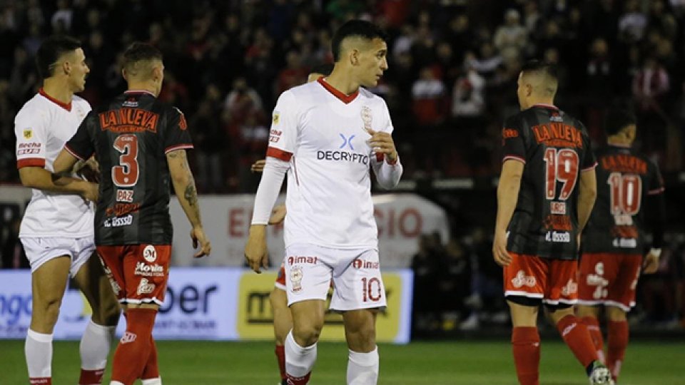 Malestar en Huracán por el arbitraje de Echavarría.