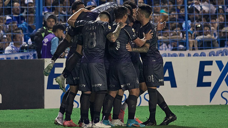 Talleres le impidió al Decano continuar en la cima del torneo.