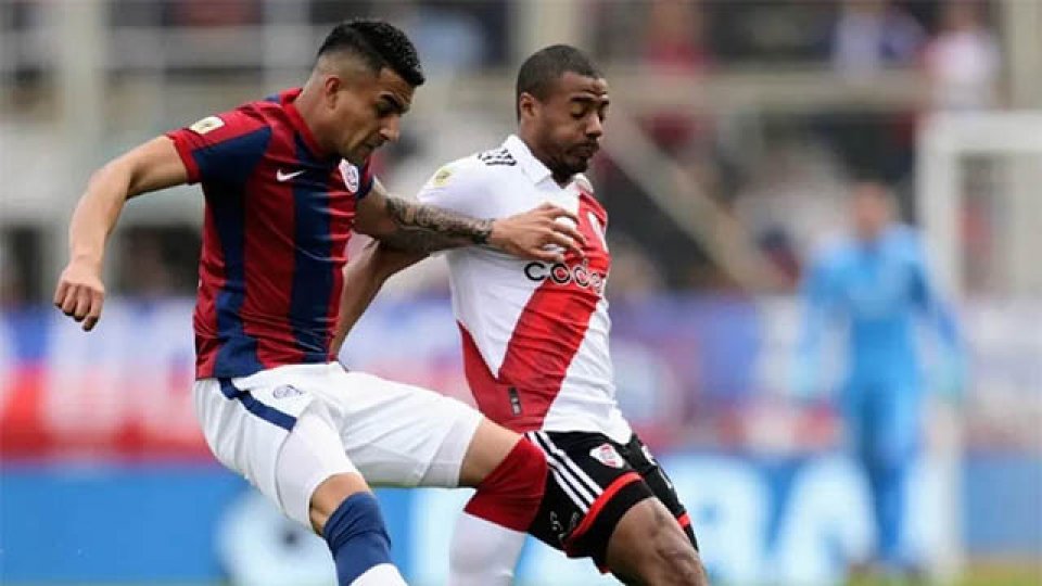 River lo aguantó con diez y le ganó a San Lorenzo.