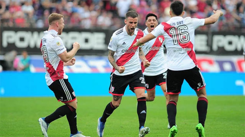 River lo aguantó con diez y le ganó a San Lorenzo.