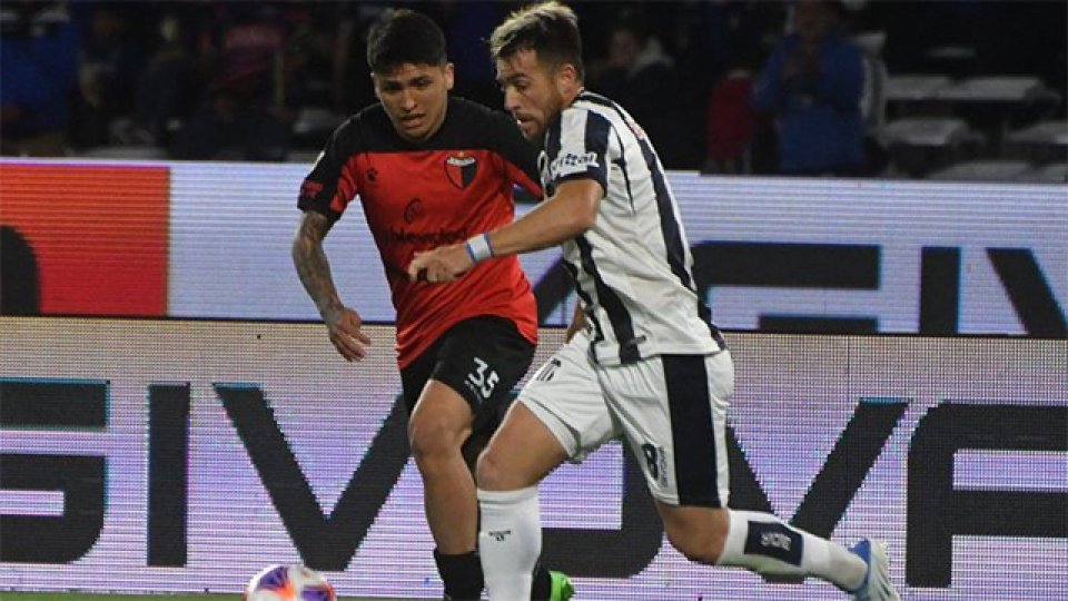 Se realiza estudios el jugador de Colón Facundo Farías.