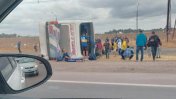 Volcó un colectivo con hinchas de Boca camino a Mendoza: murió una persona