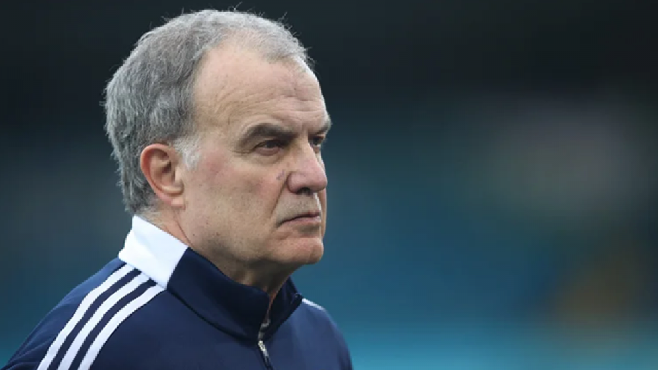 Bielsa podría dirigir la Selección de Uruguay.