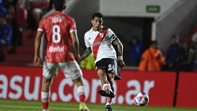 River goleó a Argentinos en La Paternal y se acerca a la Libertadores.