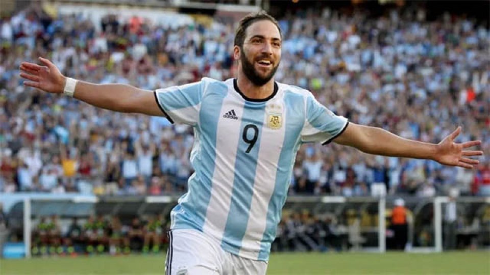 Gonzalo Higuaín anunció su retiro del fútbol profesional.