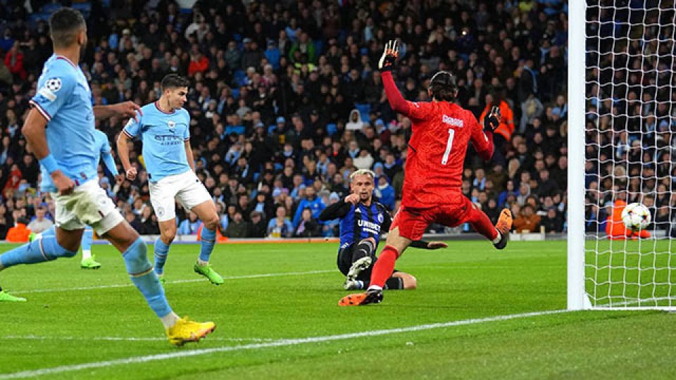 Con goles de Haaland y Julián Álvarez, Manchester City aplastó a Copenhague.