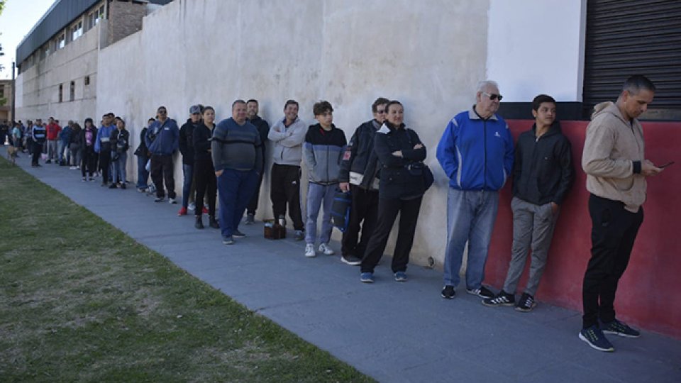 El p&uacute;blico se acerc&oacute; al Grella por las entradas. (Fotos: Patronato)