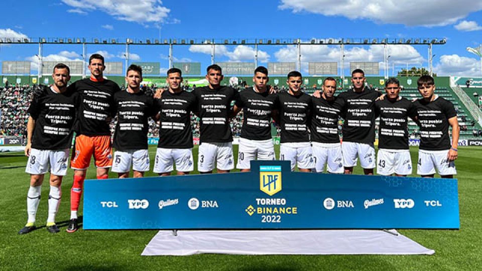 "No fueron incidentes. Fue represión", el mensaje de Gimnasia en su remera.