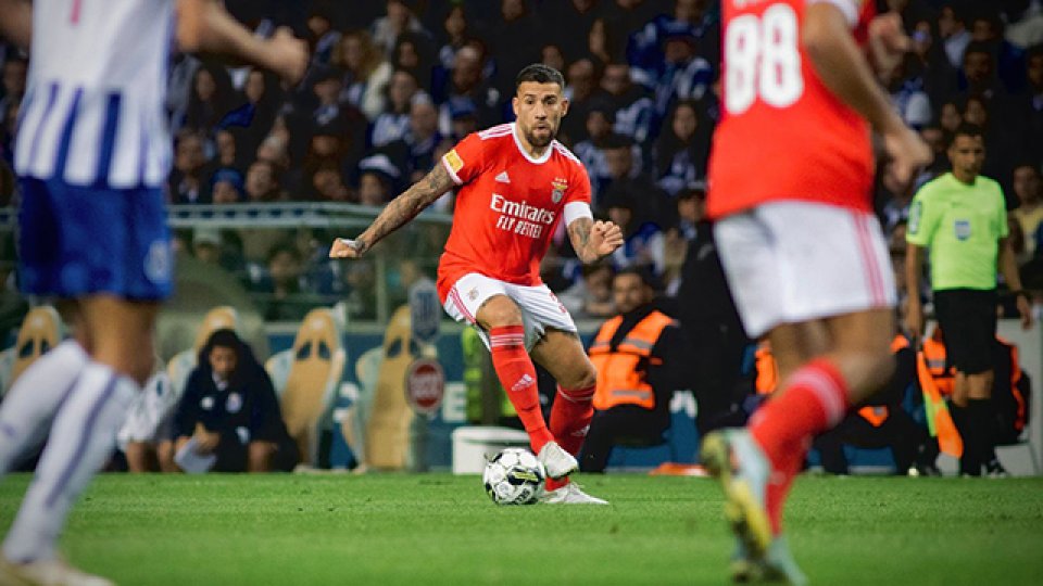 Nicolás Otamendi fue titular para Benfica.