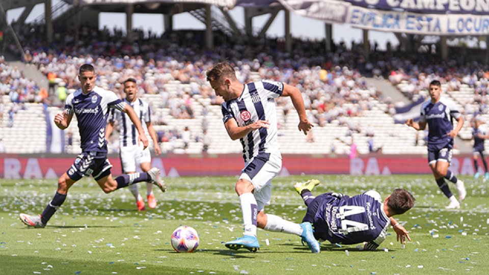 Talleres derrotó a Gimnasia en el Kempes en la despedida.