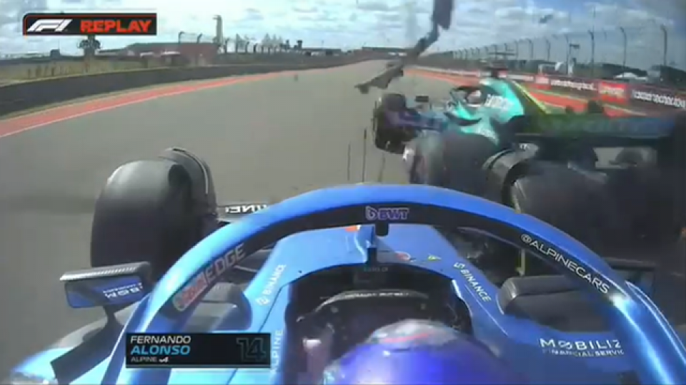 Alonso impactó con su rueda delantera el auto de Stroll.