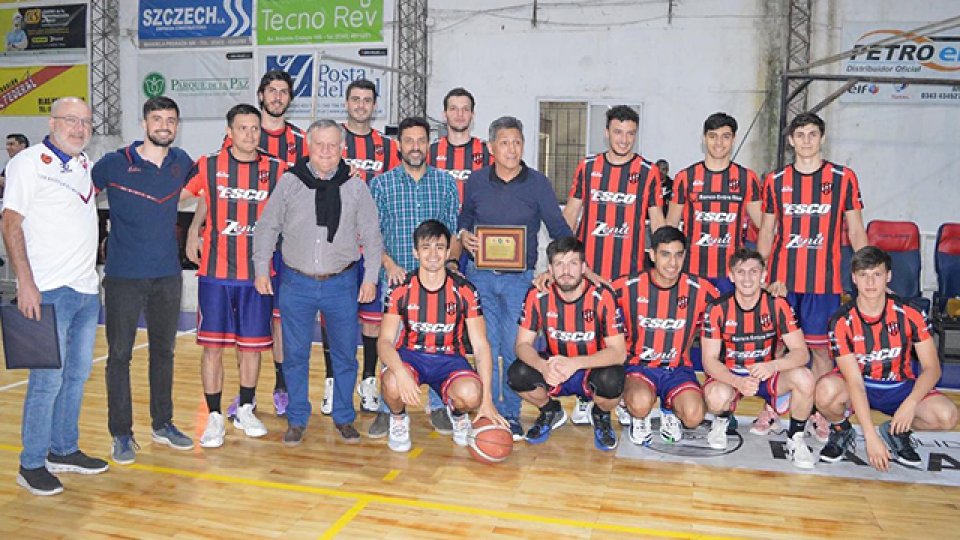 Olimpia homenajeó a Patronato campeón.