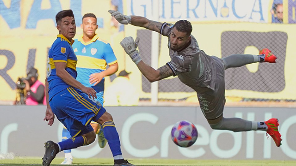 Racing le ganó a Boca y se llevó el Trofeo de Campeones.