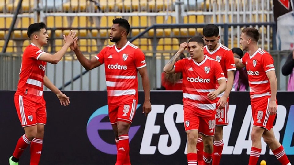 River ganó por 4-3 a Colo Colo en un duelo lleno de vaivenes.