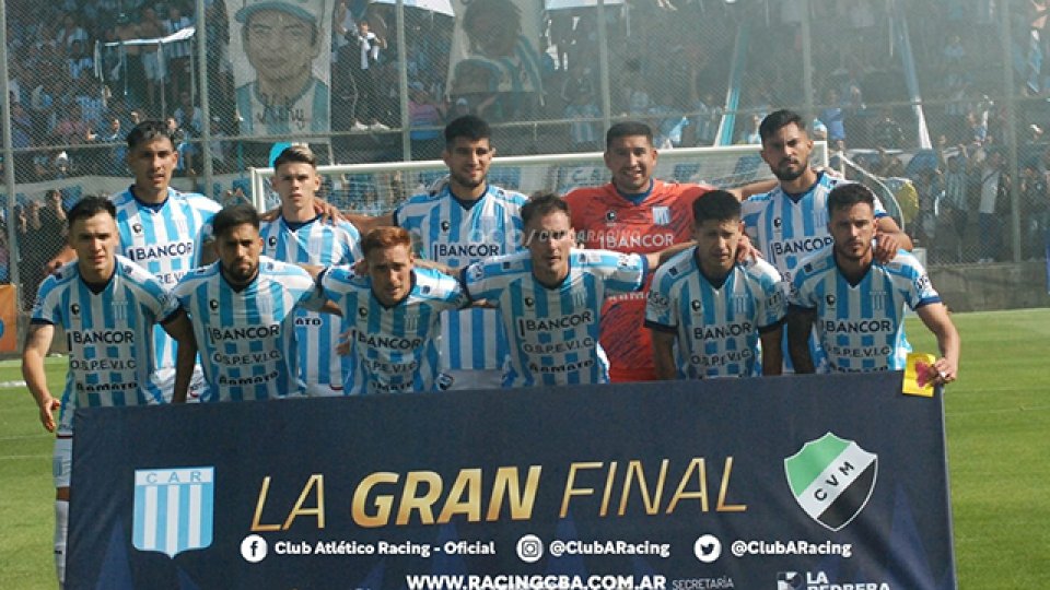 Racing de Córdoba venció a Villa Mitre de Bahía Blanca por penales y ascendió.
