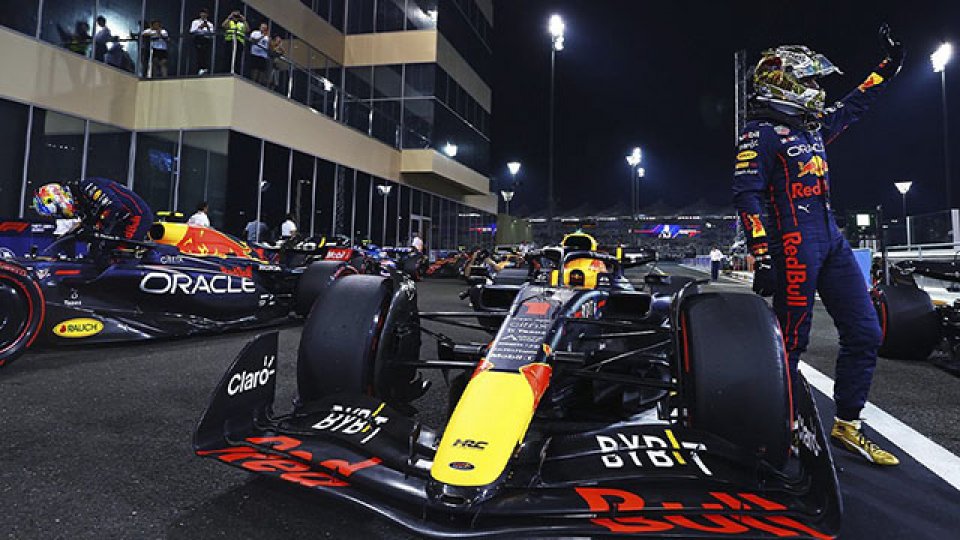 El campeón Verstappen dominó la clasificación de la Fórmula 1 en Abu Dhabi.
