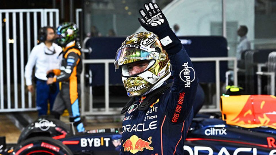 El campeón Verstappen ganó en Abu Dhabi.