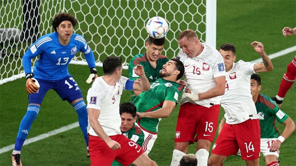 Lewandowski desperdició un penal y Polonia empató sin goles con México.