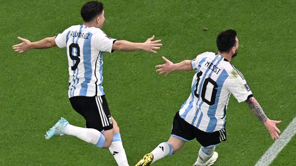 Lionel Messi le dió la ventaja a Argentina.