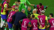 Video: el entrenador Brasil se sumó a un festejo de gol