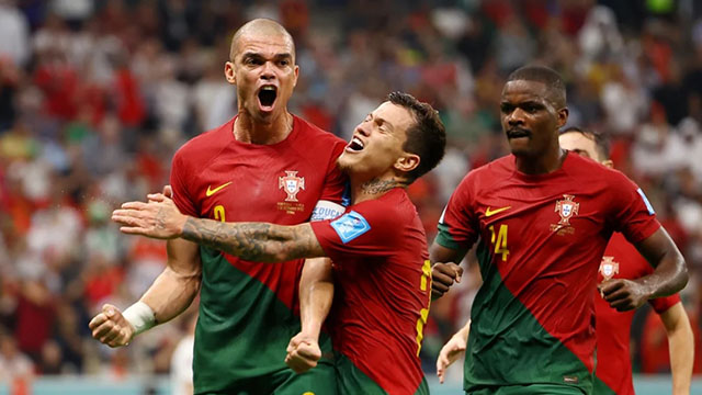 Portugal goleó a Suiza y es el último en clasificarse a cuartos de final