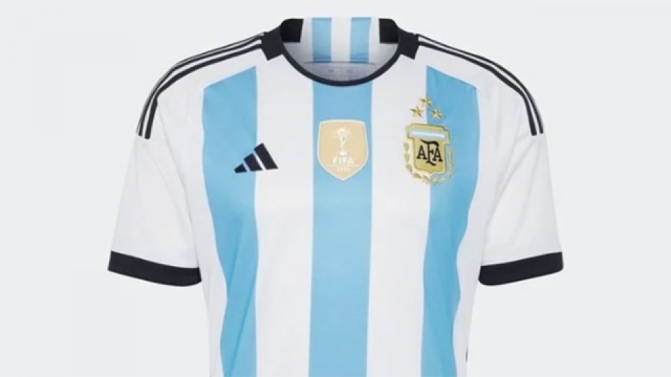Cuántos euros cuesta la remera que usó Messi en su regreso a Argentina 