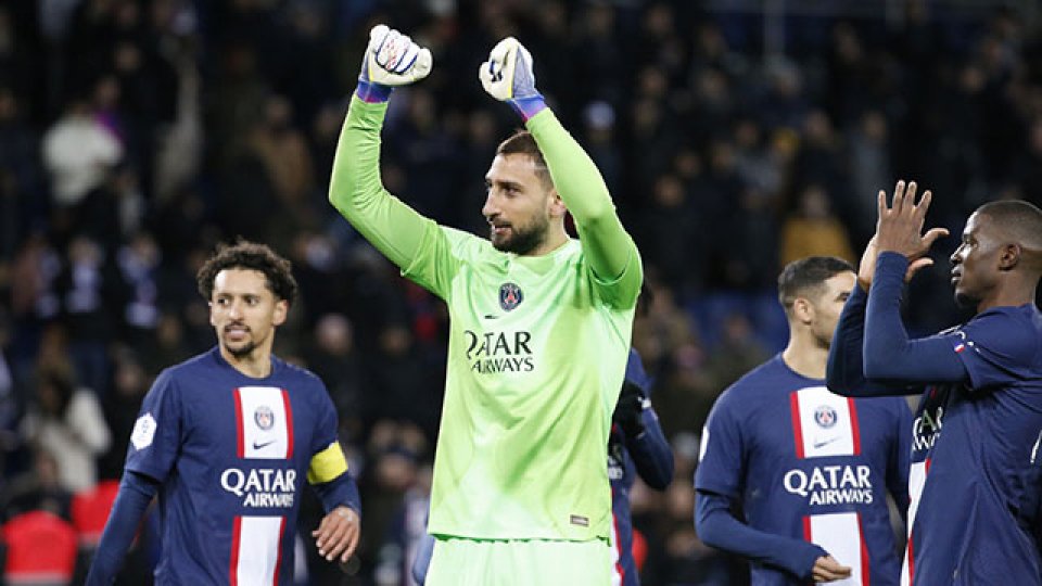 PSG logró una victoria sobre el final por la liga francesa.