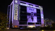 La Conmebol iluminó su sede en homenaje a Pelé