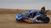 Video: un auto del Dakar terminó la etapa en tres ruedas
