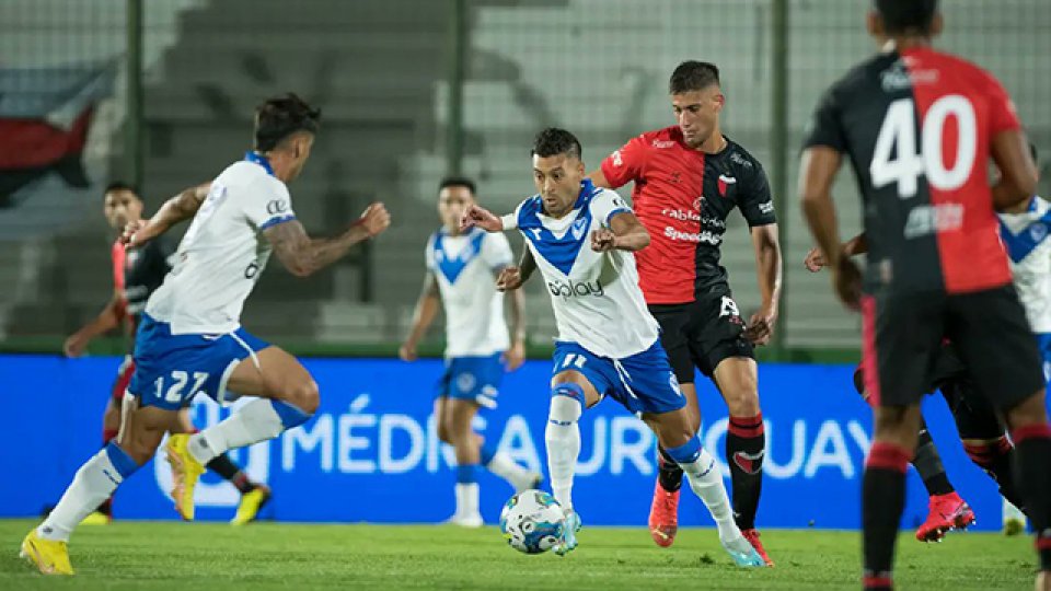 Vélez derrotó a Colón por la Copa Río de la Plata en Uruguay.