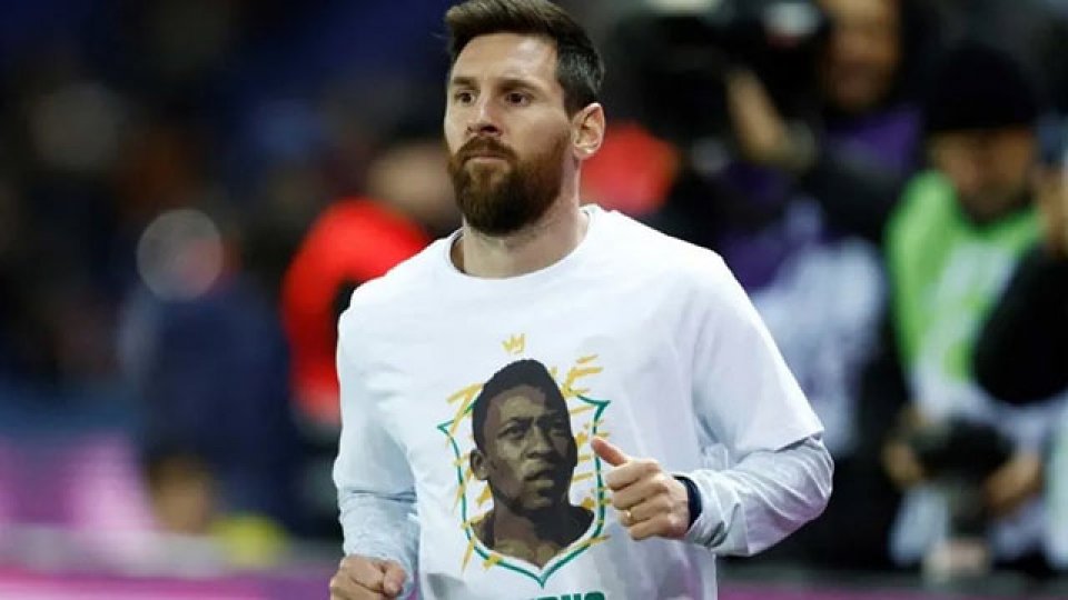 Lionel Messi no fue homenajeado en PSG, pero sí Pelé.