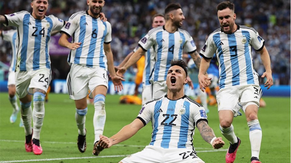 Lautaro Martínez tras convertir el penal ante Países Bajos.