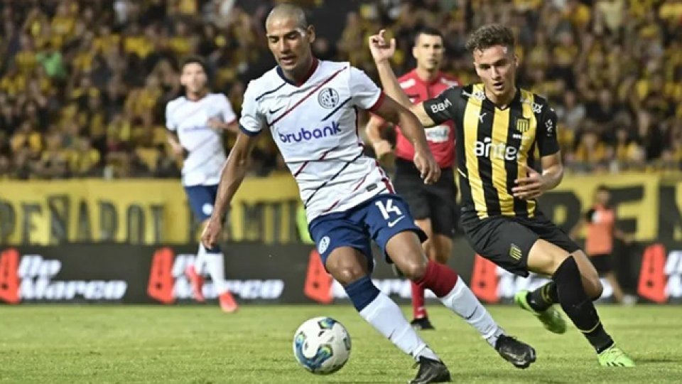 San Lorenzo Cayó Sobre El Final Ante Peñarol 0394