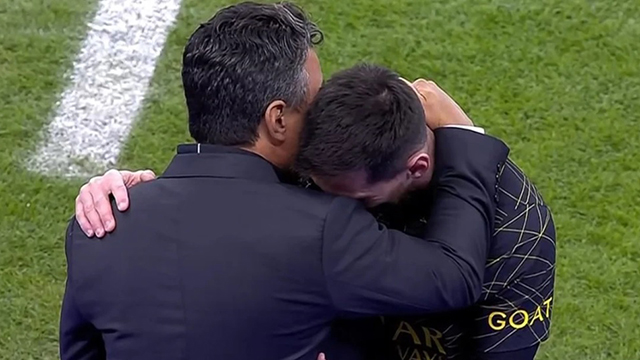 Messi saludó a Gallardo al terminar el partido entre PSG y Riyadh Seasons.