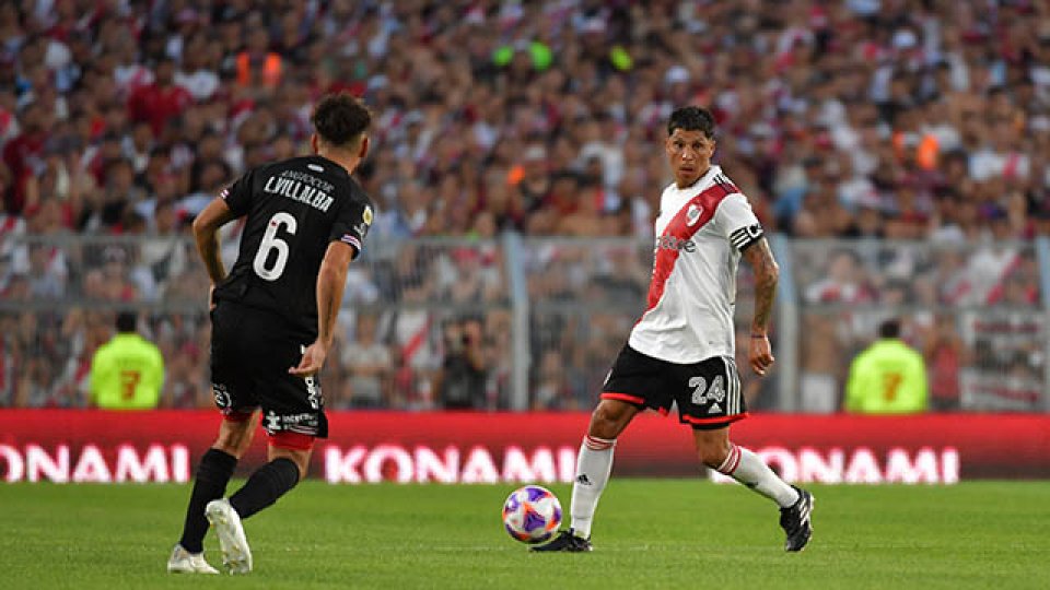 River lo dio vuelta y venció 2-1 a Argentinos en su regreso al Monumental.