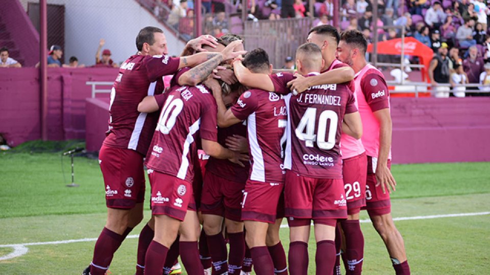 Lanús goleó y es puntero de la Liga Profesional con puntaje perfecto.