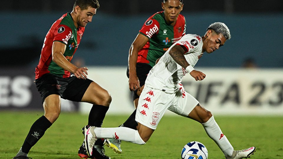 Huracán empató con Boston River en la ida del repechaje de Libertadores.