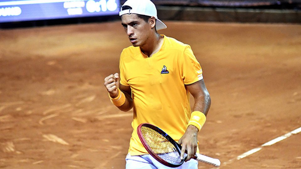 Seba Báez avanzó a cuartos de final en el Río Open.