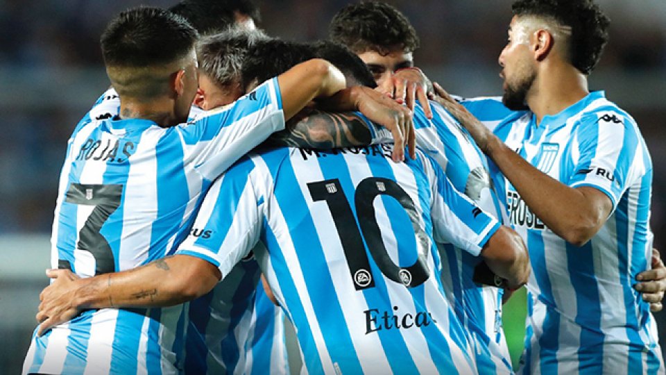 Racing le quitó el invicto a Lanús y lo privó de la punta.