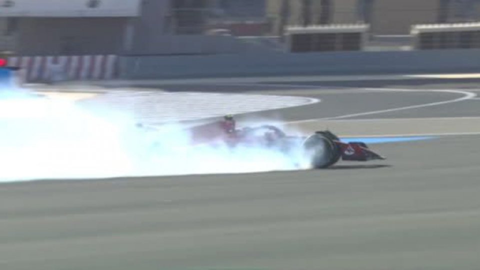 El susto de Carlos Sainz en el arranque de la Fórmula 1 en Bahrein.