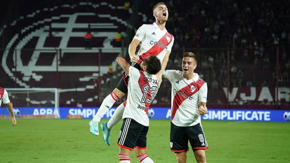 River venció de vistante a Lanús en un partido caliente.
