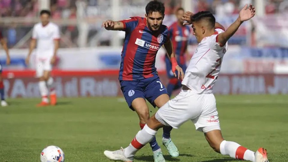 Huracán y San Lorenzo se miden en un clásico con ambos equipos en alza.