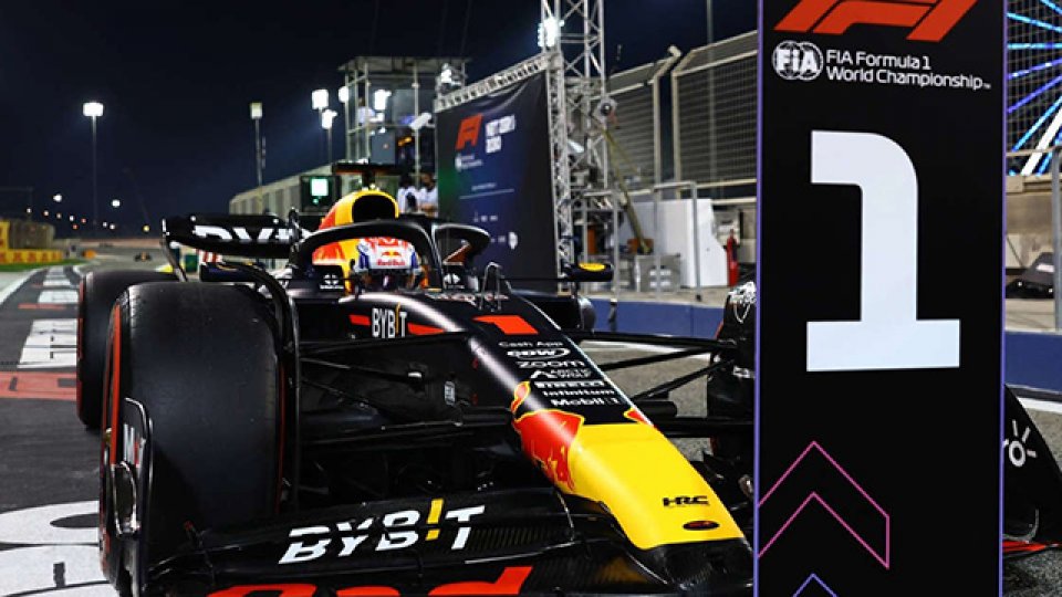 Max Verstappen parte desde la primera posición en Bahréin.